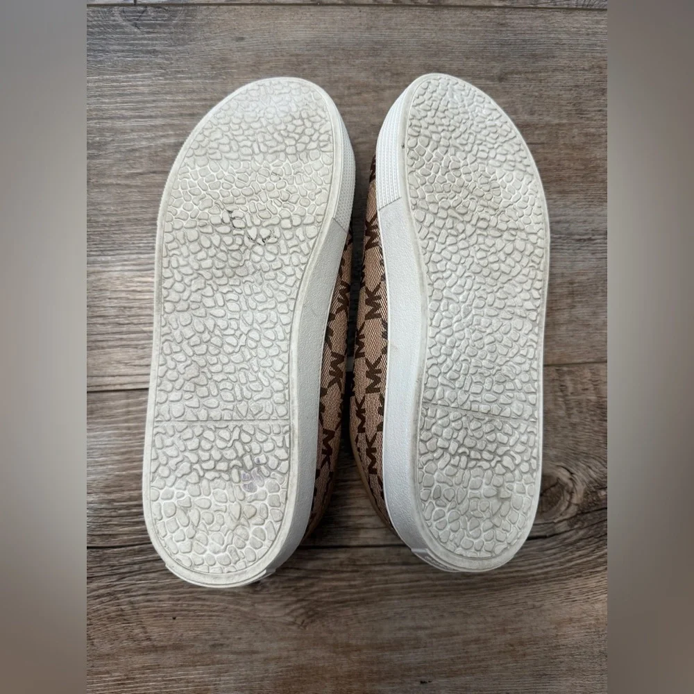 Excellent condition size 5, Michael kors.